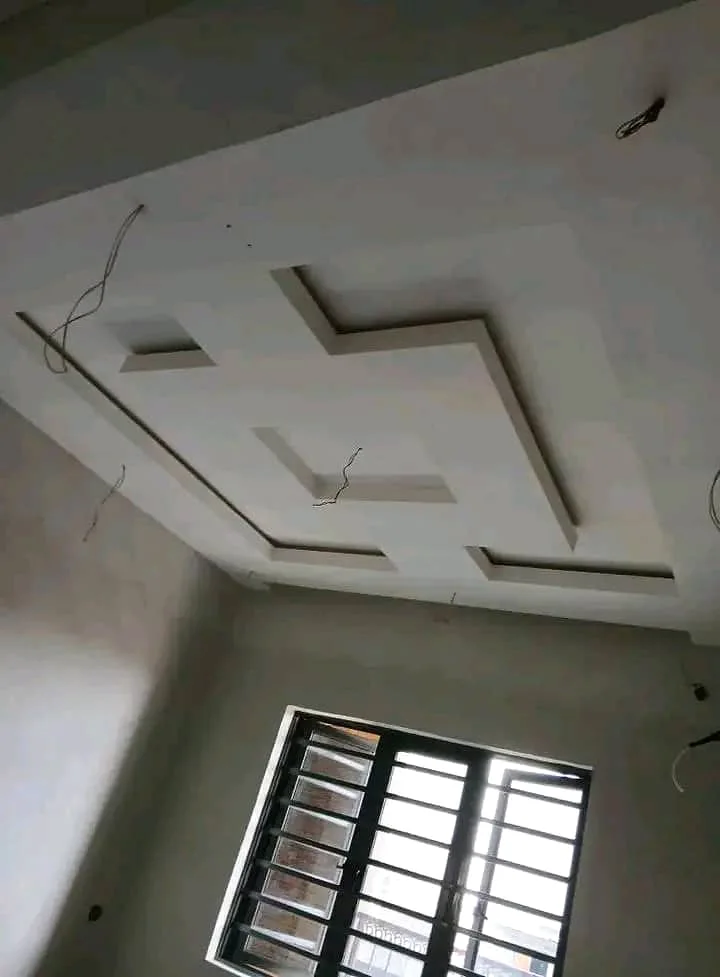 Angular tray ceiling