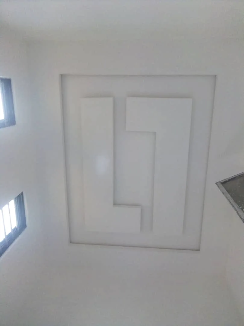 Minimal rectangular POP detail