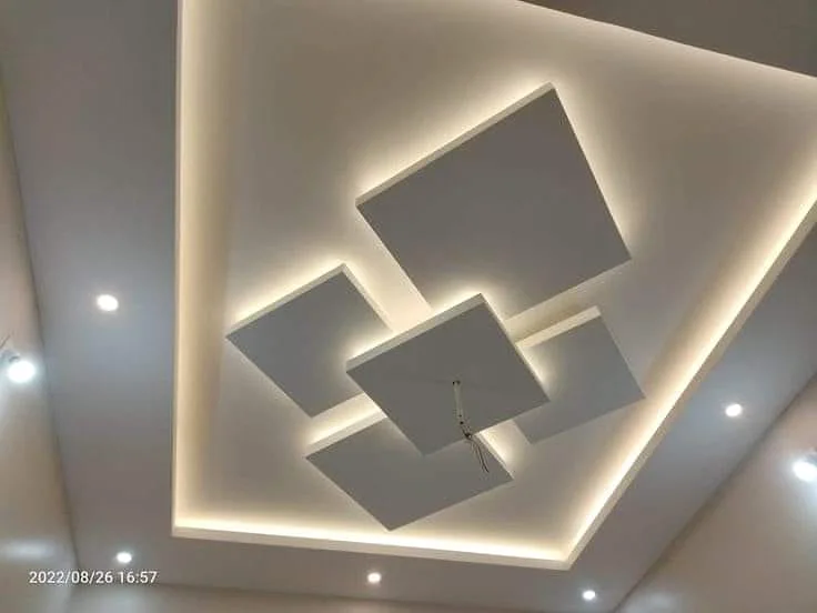Floating diamond light feature