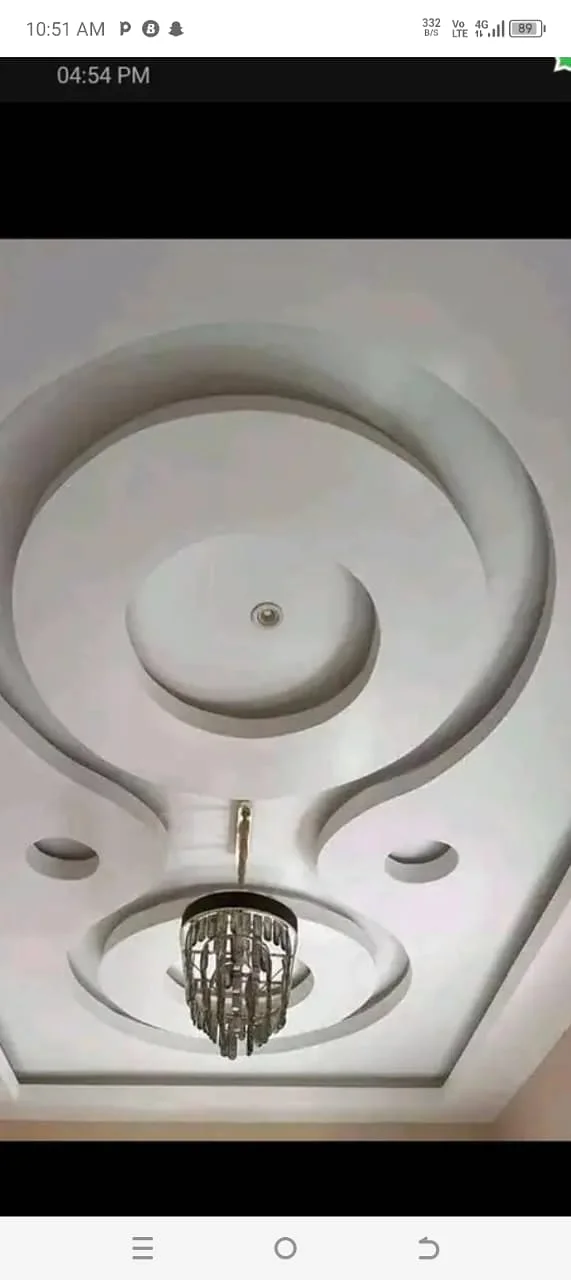 Concentric circular ceiling centrepiece