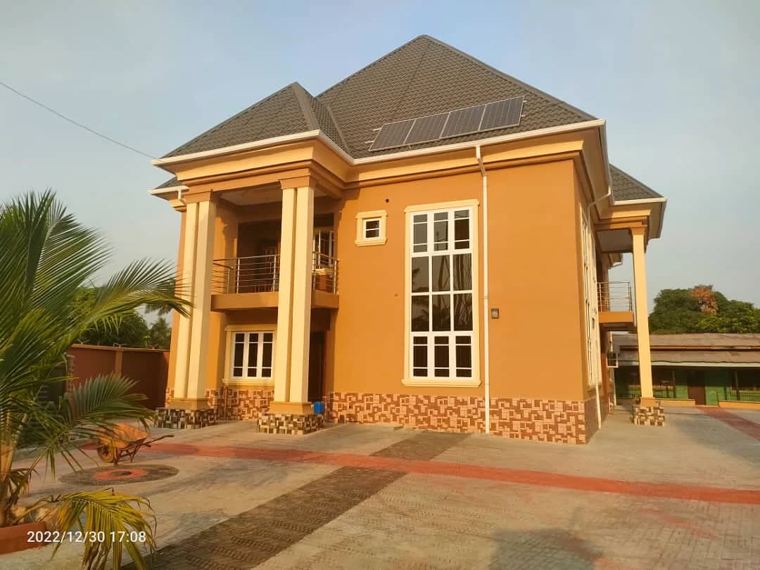 Warm ochre columned bungalow