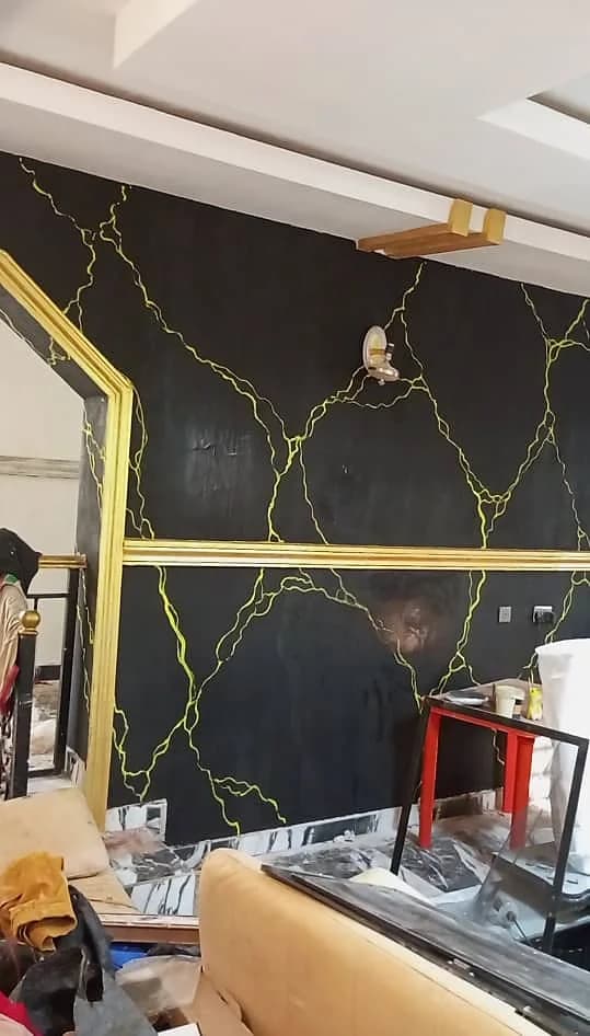 Black and gold veined feature wall