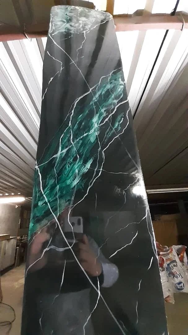 Emerald marble-trowel column