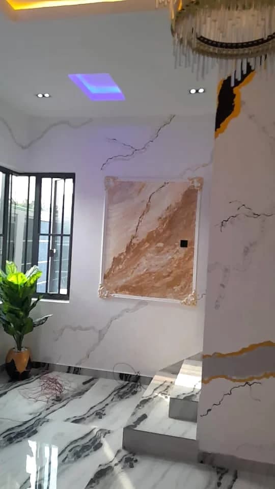 Warm marble living-room feature