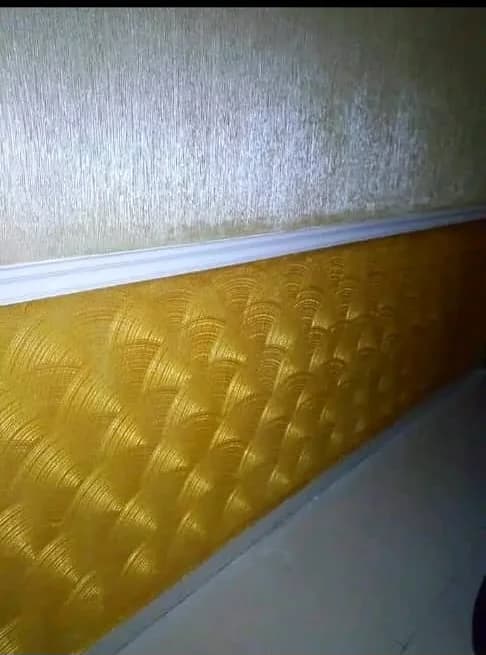 Gold tufted texture accent