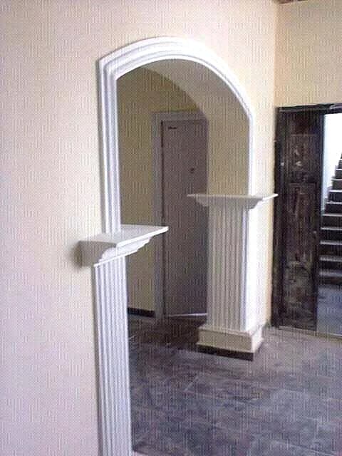 Arched entrance moulding