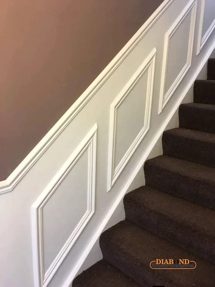 Staircase wainscot finish